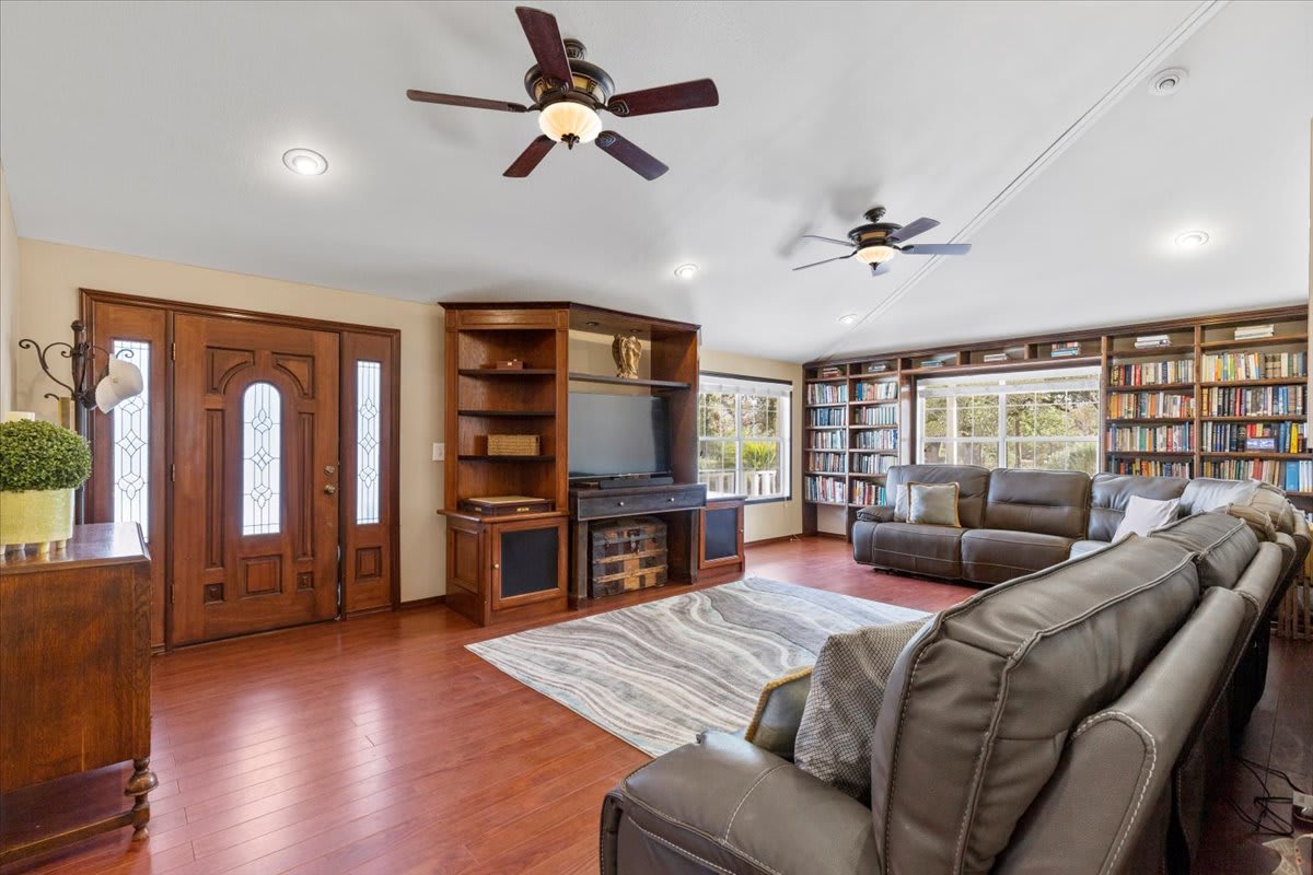 living room view multi-generational home near San Antonio TX
225 ridgeview drive Pleasanton Texas